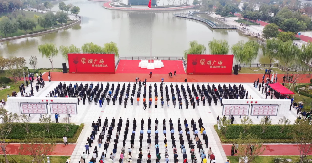 致敬城市榜樣，董事、總經(jīng)理楊冰榮登淄博榮耀廣場企業(yè)家光榮榜